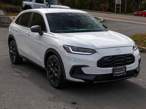 Used 2025 Honda HR-V Sport image 3