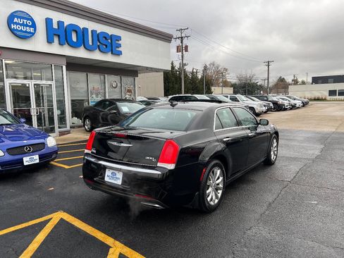 Used 2015 Chrysler 300 C image 10