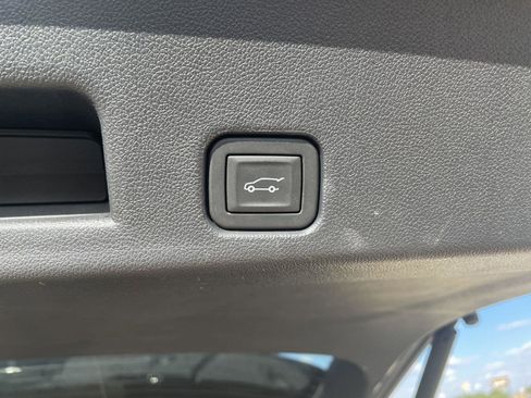 Used 2025 GMC Acadia Elevation image 33