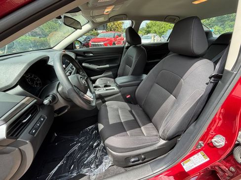 Used 2025 Nissan Altima 2.5 SV FWD image 31