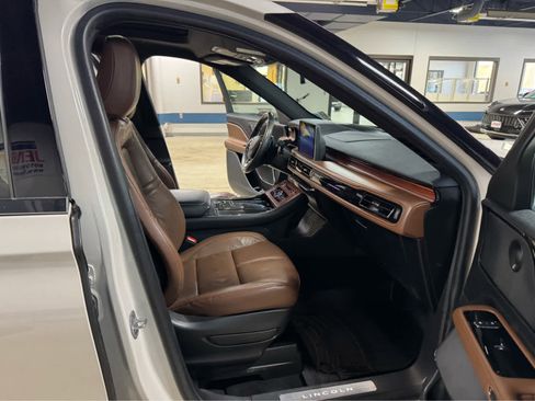 Used 2022 Lincoln Aviator Reserve w/ Equipment Group 201A image 11