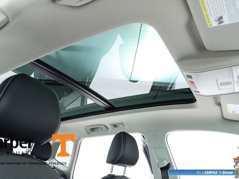 Used 2023 Volkswagen Taos SE w/ Panoramic Sunroof Package image 36