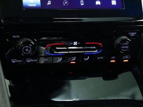 Used 2023 Jeep Grand Cherokee L Laredo image 19