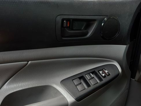 Used 2014 Toyota Tacoma PreRunner w/ Convenience Package RWD image 19