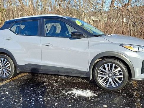 Used 2023 Nissan Kicks SV image 9