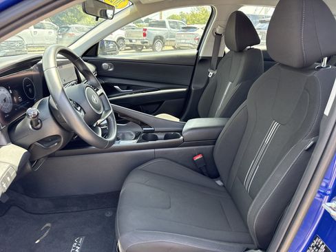 Used 2025 Hyundai Elantra SEL FWD image 11