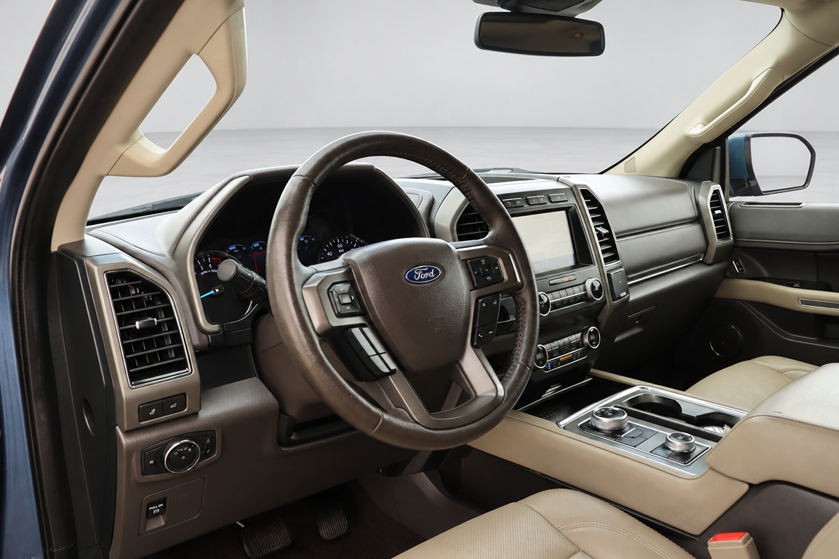 Used 2020 Ford Expedition XLT w/ Equipment Group 202A AWD/4WD image 29