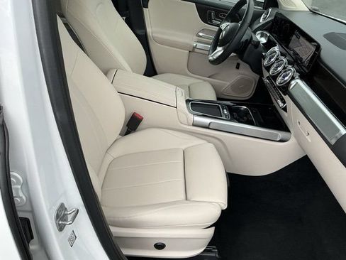 Used 2026 Mercedes-Benz GLB 250 4MATIC image 21
