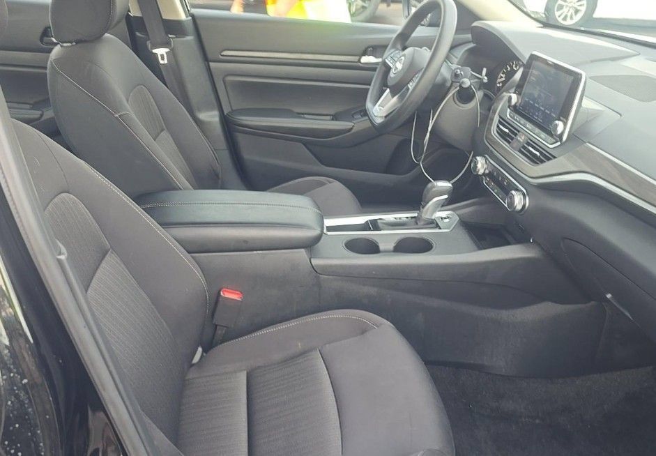 Used 2025 Nissan Altima 2.5 SV FWD image 6
