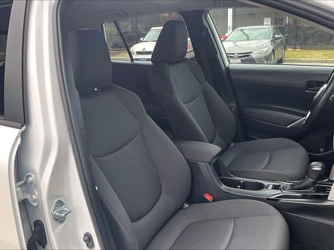 Used 2024 Toyota Corolla Cross LE image 9