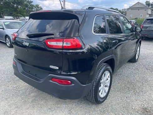 Used 2017 Jeep Cherokee Latitude AWD/4WD image 5