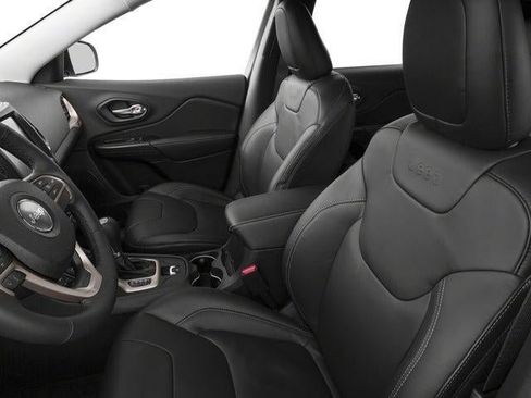 Used 2018 Jeep Cherokee Limited image 9