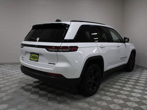Used 2023 Jeep Grand Cherokee Limited w/ Black Appearance Package image 11