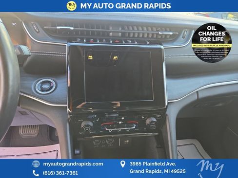 Used 2021 Jeep Grand Cherokee L Limited image 19