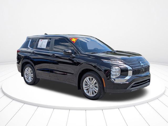 Used 2024 Mitsubishi Outlander ES FWD image 2