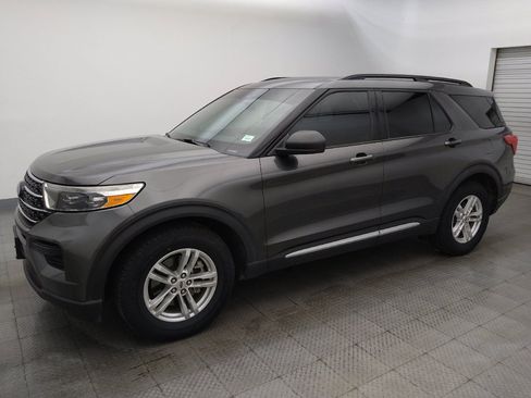 Used 2020 Ford Explorer XLT RWD image 2