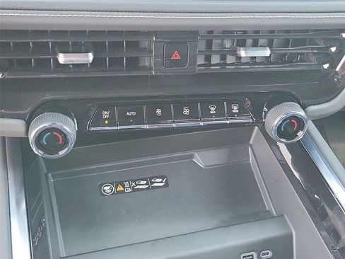 Certified 2025 Chevrolet Tahoe Premier RWD image 35