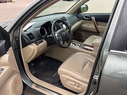 Used 2013 Toyota Highlander Limited AWD/4WD image 8