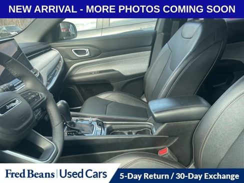 Used 2023 Jeep Compass Latitude image 9