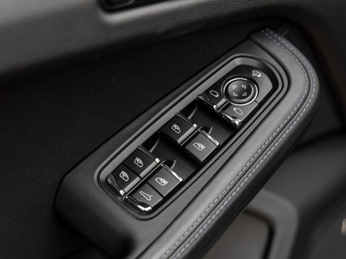 Certified 2024 Porsche Macan S image 21