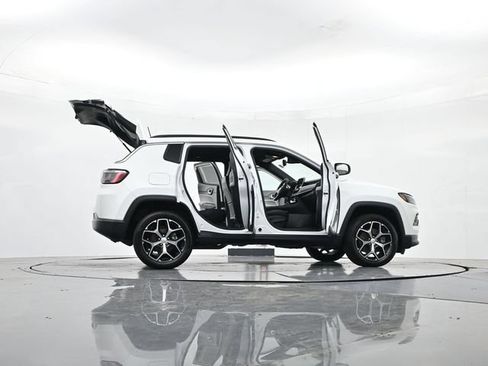 Used 2024 Jeep Compass Latitude AWD/4WD image 52