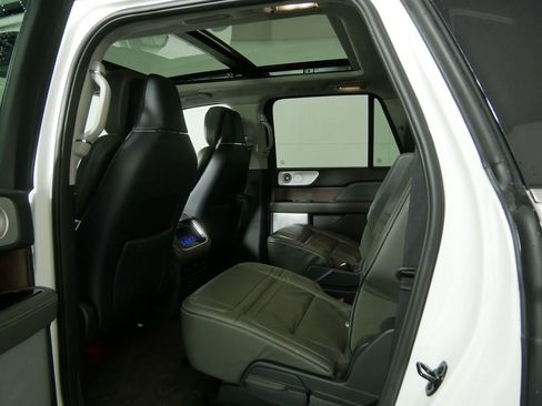 Used 2024 Lincoln Navigator L Black Label image 19