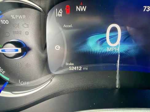 Used 2024 Chrysler Pacifica Limited FWD image 17