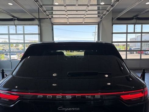 Used 2023 Porsche Cayenne AWD/4WD image 30