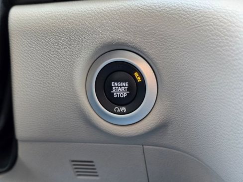 Used 2024 Chrysler Pacifica Touring-L image 37