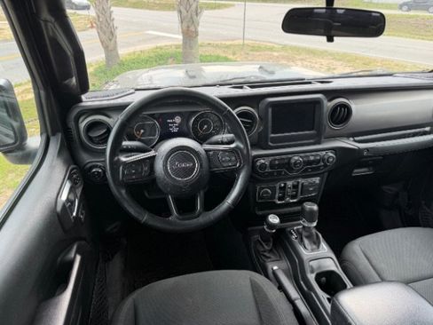 Used 2021 Jeep Gladiator Sport AWD/4WD image 17