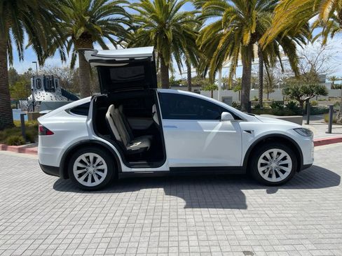 Used 2018 Tesla Model X 100D AWD/4WD image 17