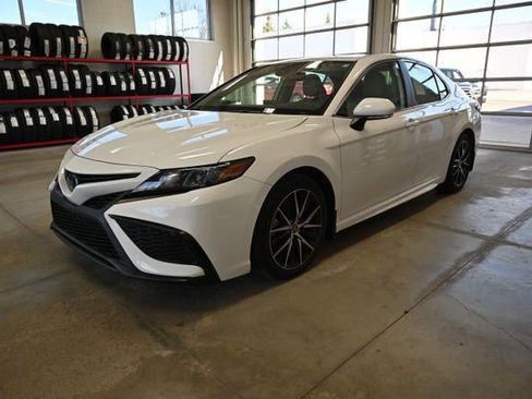 Used 2023 Toyota Camry SE w/ Cold Weather Package FWD image 8
