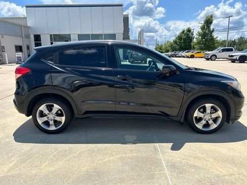 Used 2017 Honda HR-V EX-L image 3
