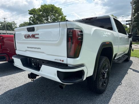 Used 2024 GMC Sierra 2500 AT4 w/ Technology Package AWD/4WD image 10