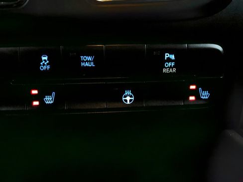 Used 2022 RAM 1500 Express w/ Ceramic Grey Express Package AWD/4WD image 28