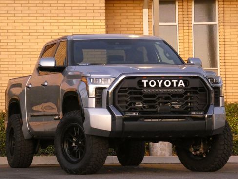 Used 2024 Toyota Tundra Platinum image 3