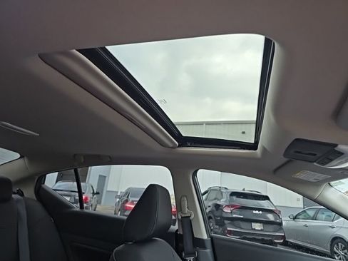 Used 2022 Nissan Altima 2.5 SV w/ SV Premium Package image 32