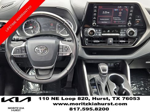 Used 2022 Toyota Highlander XLE FWD image 9