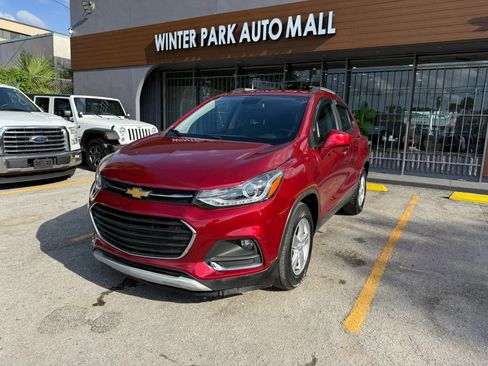 Used 2018 Chevrolet Trax LT w/ LT Convenience Package FWD image 1