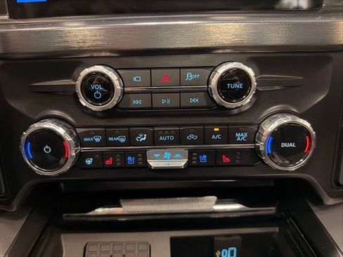 Used 2025 Ford F250 Lariat w/ Black Appearance Package AWD/4WD image 42