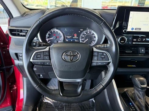 Certified 2023 Toyota Highlander XLE image 24