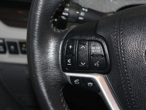 Used 2017 Toyota Sienna XLE Premium image 19