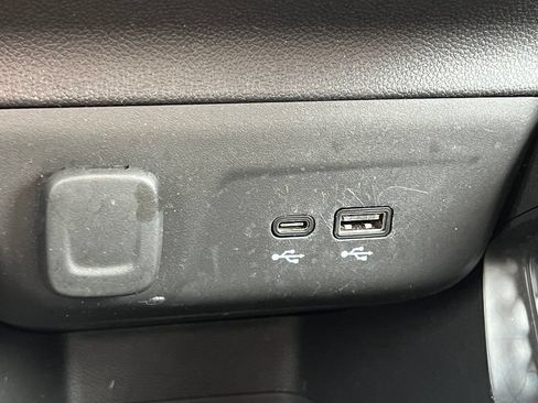 Used 2025 Chevrolet TrailBlazer LT AWD/4WD image 28