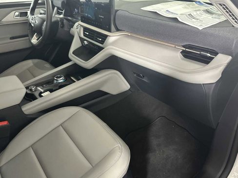 Used 2025 Ford Explorer Active w/ Active Comfort Package AWD/4WD image 16