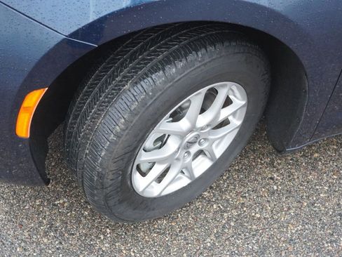 Certified 2024 Chrysler Pacifica Touring-L image 14