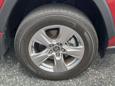Used 2025 Toyota RAV4 XLE FWD image 10