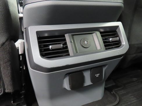 Used 2024 Ford F250 XLT w/ XLT Premium Package image 11