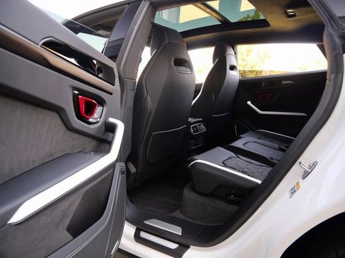 Used 2025 Lamborghini Urus SE image 21