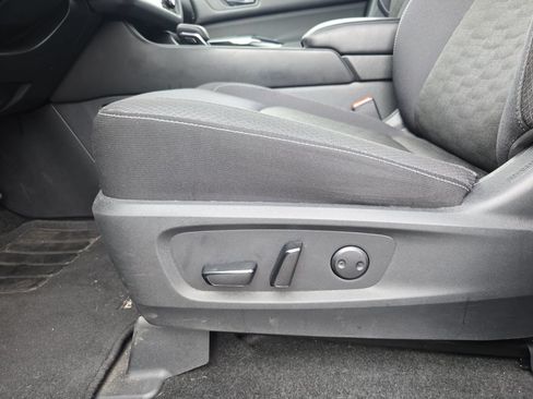 Used 2024 Nissan Pathfinder SV FWD image 22