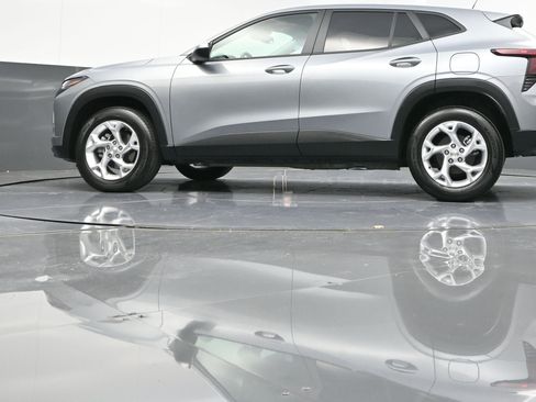 Used 2024 Chevrolet Trax LS w/ LS Convenience Package image 38